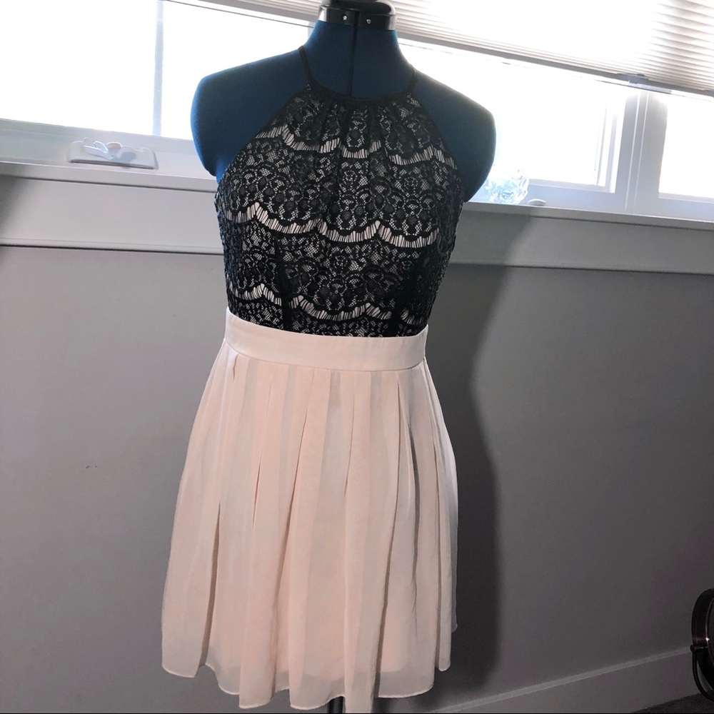 B. Darlin Dress: Lt Pink Flowy Skirted Dress w/ Black Lace Overlay Top:Sz Jr 5/6